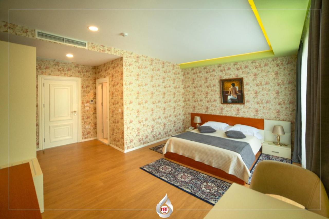 Nbt Hotel Reps Kukes Bagian luar foto