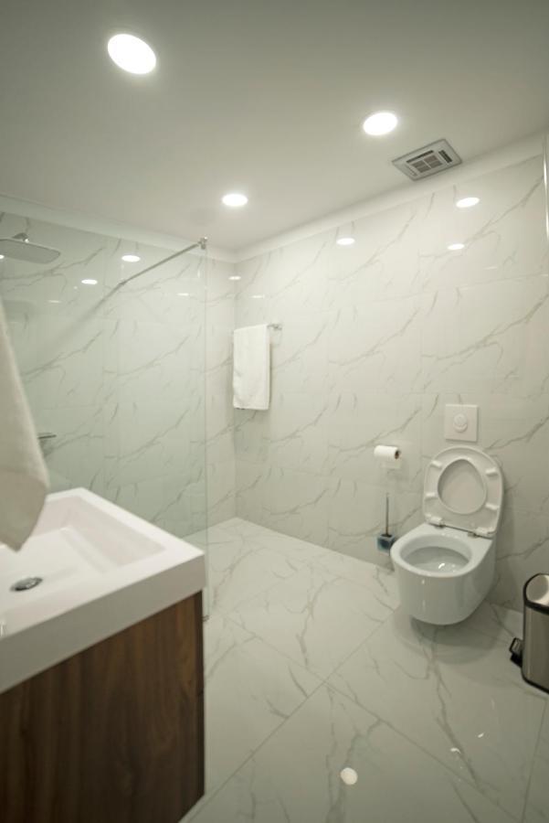 Nbt Hotel Reps Kukes Bagian luar foto