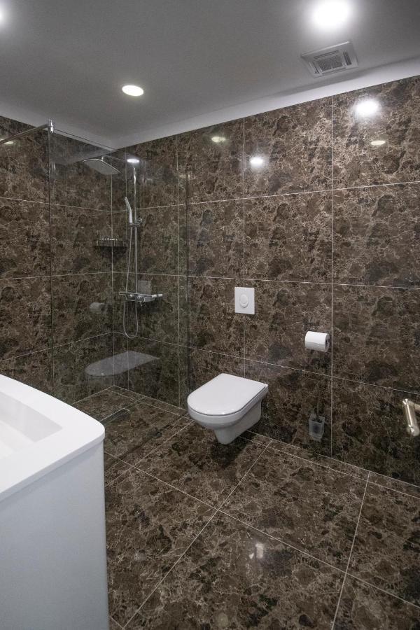 Nbt Hotel Reps Kukes Bagian luar foto
